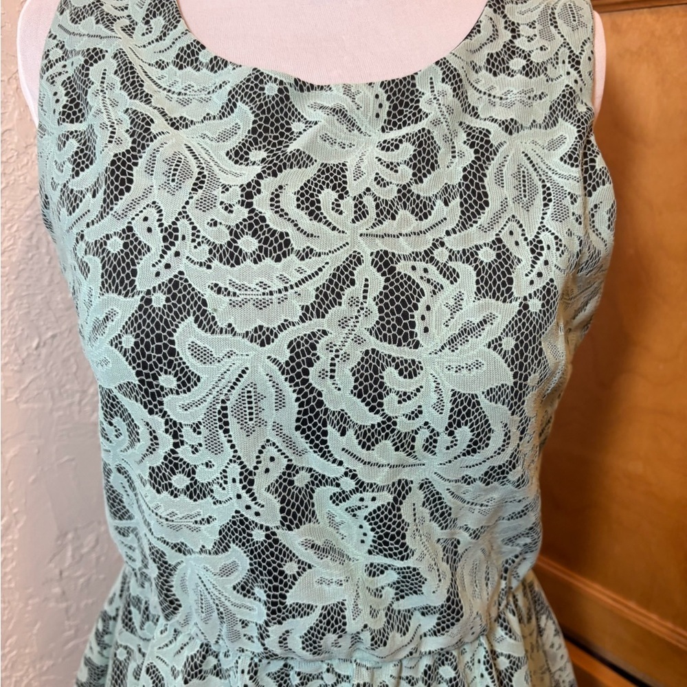 HeartSoul Green Sleeveless dress - Picture 2 of 9